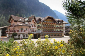 Hotel Soreghes Gran Chalet  Кампителло